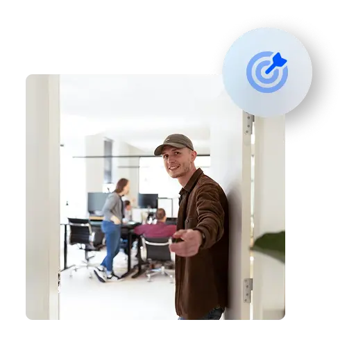 A Frisbii expert welcomes you into the office